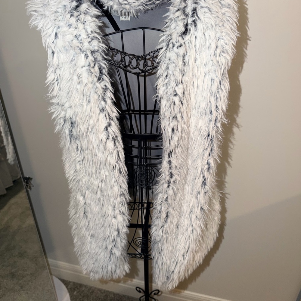 Paper Crane Women's Teddy Jacket in Cream and Gray